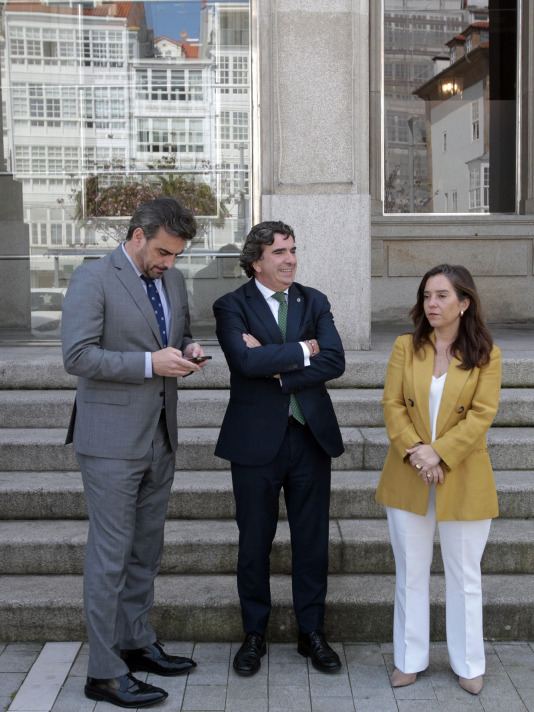 Reunión extraordinaria de autoridades para aprobar la licitación del Máster Plan para Coruña Marítima (7)
