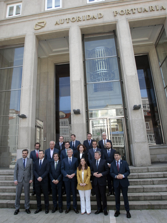 Reunión extraordinaria de autoridades para aprobar la licitación del Máster Plan para Coruña Marítima (17)