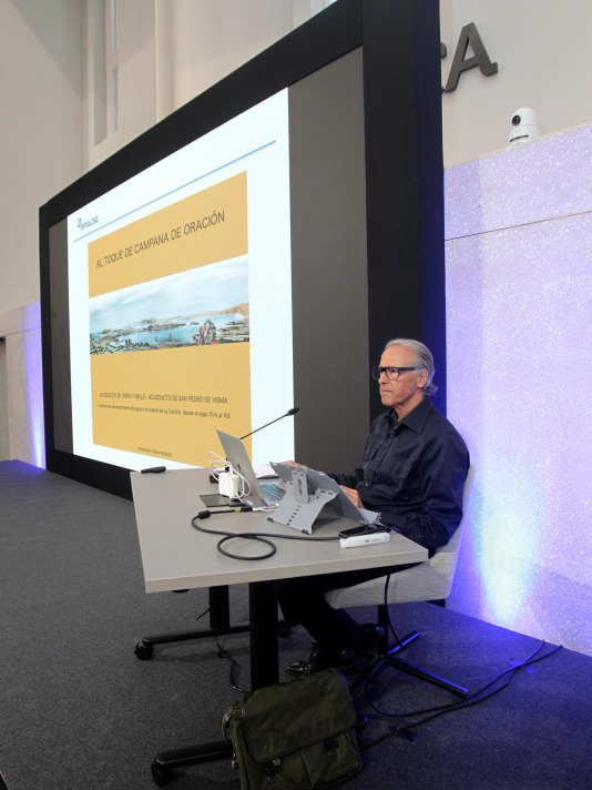 Presentación del libro Al Toque de Campana de Oración en el Espacio Avenida (10)