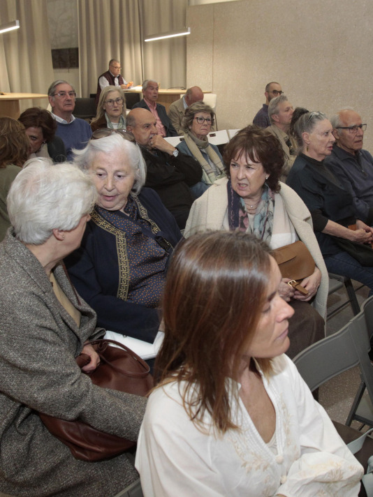 Presentación del libro Al Toque de Campana de Oración en el Espacio Avenida (2)