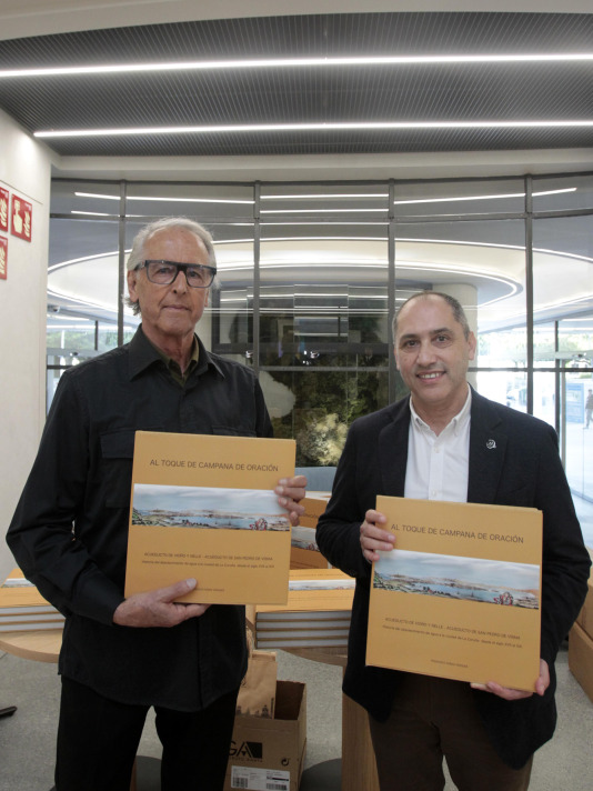 Presentación del libro Al Toque de Campana de Oración en el Espacio Avenida (19)