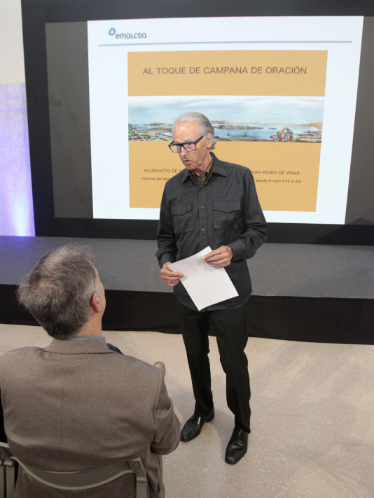 Presentación del libro Al Toque de Campana de Oración en el Espacio Avenida (5)