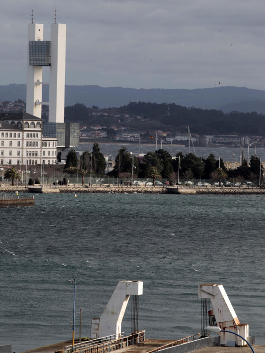 Al fondo, la torre de control de tráfico marítimo FOTO Quintana