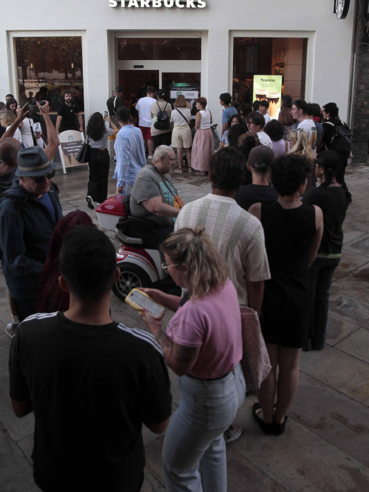 Inauguración del Starbucks. FOTOS Quintana (5)