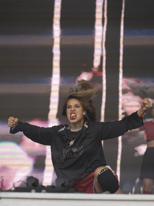 Albert Pla, durante su actuación de anoche en María Pita @carlota blanco (17)