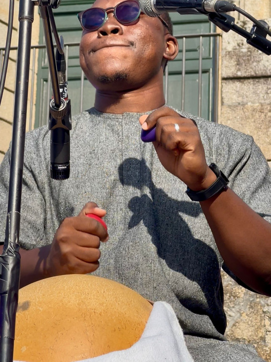 Vieux Farka Touré, en el castillo de San Antón Foto Andrea Gestal