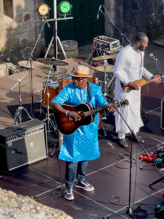 Vieux Farka Touré, en el castillo de San Antón Foto Andrea Gestal