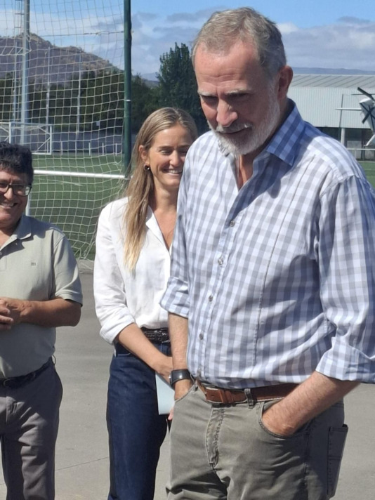 Los reyes en el polideportivo de A Granxa, en Verín (3)