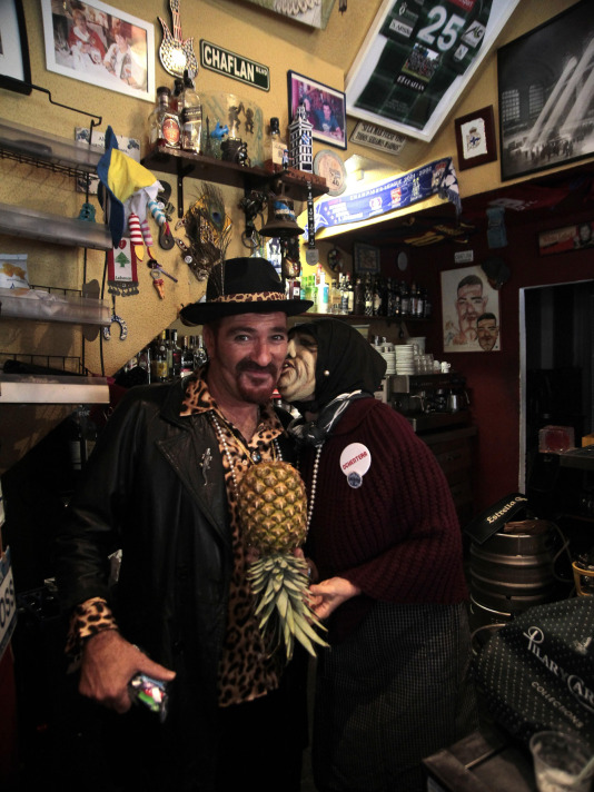 Más de 500 personas para soplar las velas en el Chaflán (6)