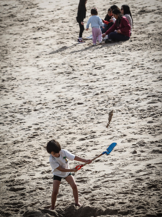 Los coruñeses no desaprovecharon la ocasión para regresar a las playas e incluso hubo alguno que se atrevió a darse un baño