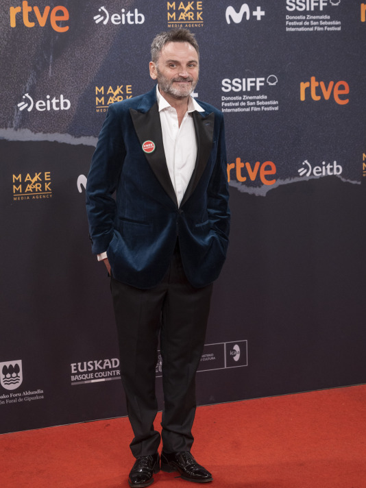 SAN SEBASTIÁN, 26/09/2026.-El actor Fernando Tejero posa este sábado en la alfombra roja del Festival de Cine de San Sebastián, momentos antes de la gala de clausura de la 74 edición del certamen. EFE/Javier Etxezarreta
