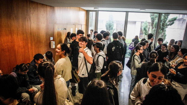 quintana. Pau en la facultad de filologÃ­a de la UDC. alumnos, inhibidores y trÃ¡fico
