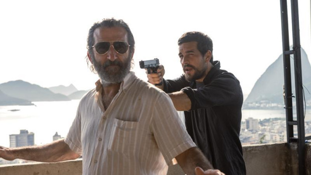 Luis Zahera y Mario Casas durante el rodaje de 'Zeta'