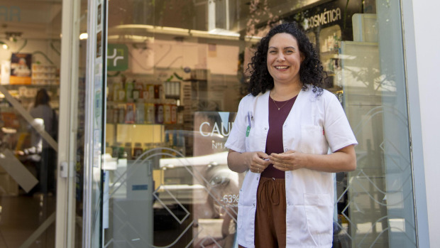 Blanca González, en la farmacia que lleva su nombre en la calle Orillamar