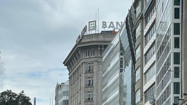 Logo del Banco Pastor en el Cantón Pequeño de A Coruña