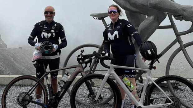 Isaura Toja y Óscar Cambón en el Tourmalet