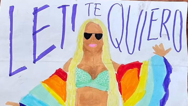 Regalo de una fan coruñesa a Leticia Sabater