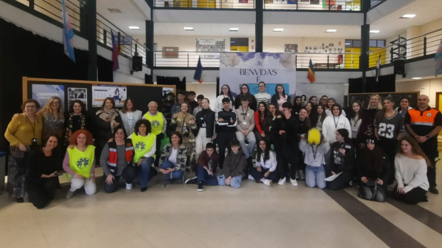 Foto de grupo de los asistentes a la charla