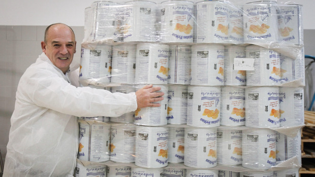 Fernando Bonilla, en la fábrica del polígono de Sabón (Arteixo)