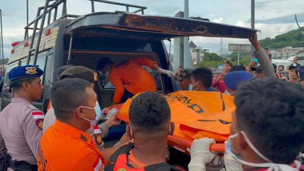 Los equipos de rescate indonesios encontraron este martes un tercer cuerpo sin vida