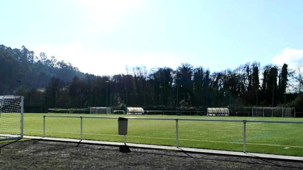 Uno de los campos de fútbol municipales de Cambre