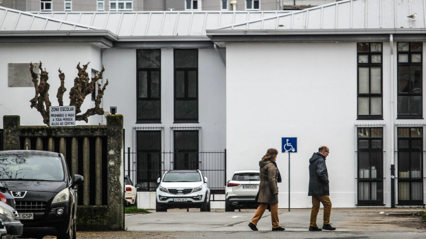 Dos personas acceden este viernes al IES Elviña