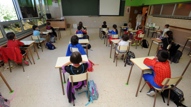 Escolares en un aula, en una imagen de 2020