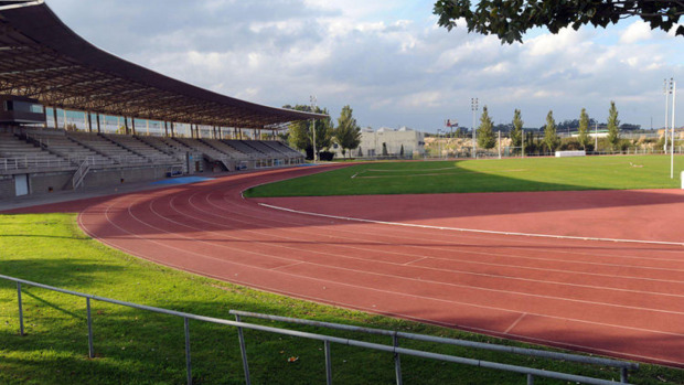 Vista del campo y pistas del campus de Elviña