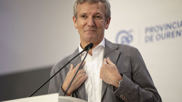 Alfonso Rueda, durante su intervención este sábado en el Polideportivo Paco Chao de O Carballiño, Ourense