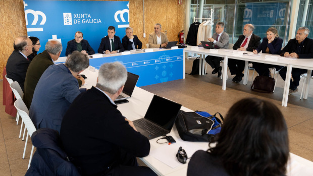 Un momento de la comisión de seguimiento, esta mañana, en Santiago