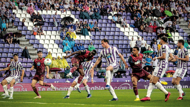 Remate de cabeza de Nsongo Bil en Valladolid que supuso un ascenso