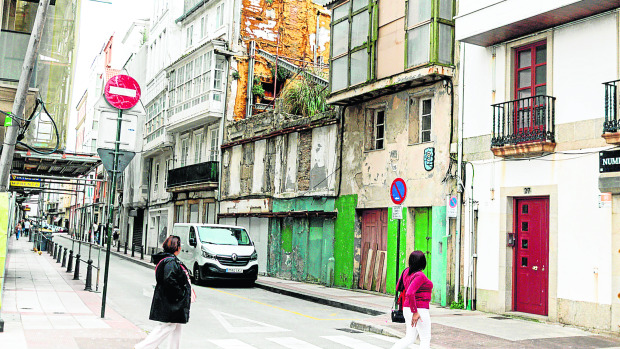 Una imagen de las ruinas en la calle Orzán del día viernes