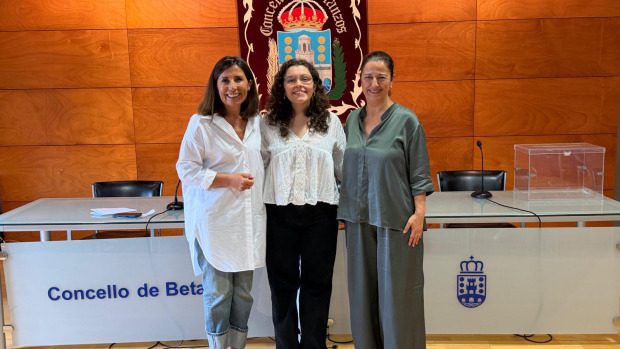 Myriam Arnoso, en el centro, fue la elegida como Representante del San Roque 2026