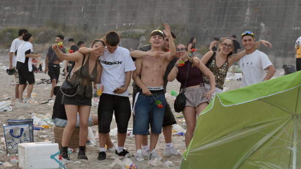 El Paseo Marítimo de A Coruña amaneció con toneladas de basura