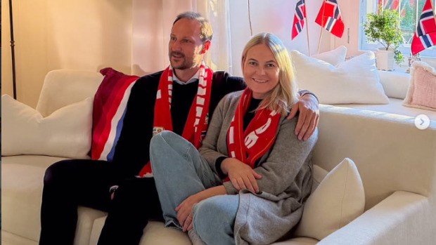 La princesa Mette-Marit ha reaparecido por primera vez tras el trasplante, junto a su esposo