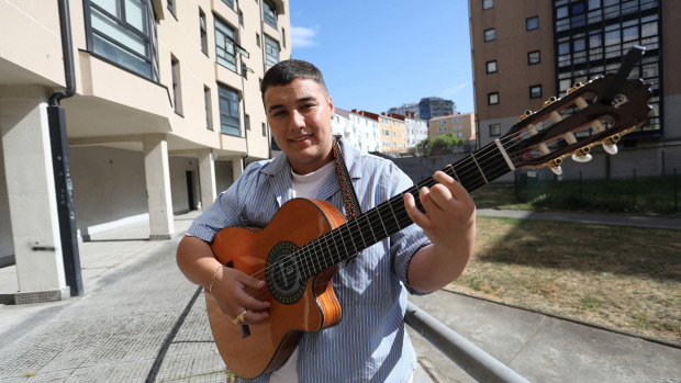 Emilio Barrul,  en Labañou, su barrio natal