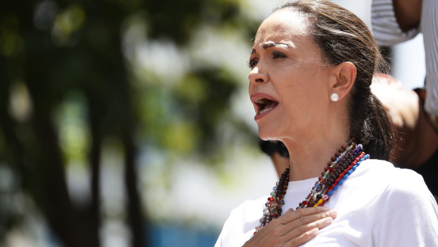 Corina Machado asiste e una protesta