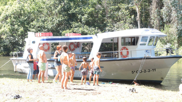 04 agosto 2024Betanzos.- Betanzos celebró "Os Caneiros en Familia". Un evento anual "añadido" al calendario de celebraciones para ofrecer a los más pequeños la oportunidad de disfrutar plenamente de la romeríaEn el campo de Os Caneiros se organizaron juegos y hubo animación musical, a los que se sumaron baños en el río