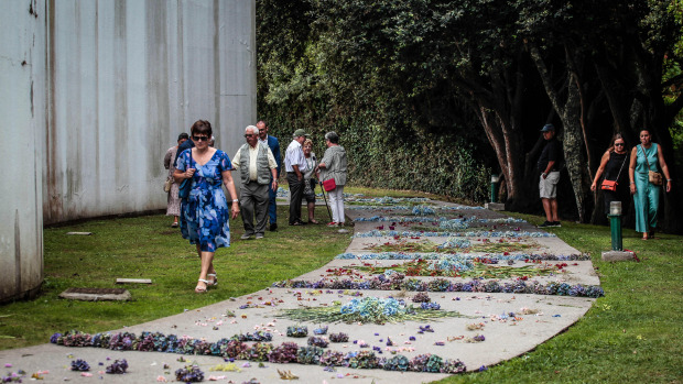 El municipio cumplió con la tradición y sacó sus alfombras florales para celebrar a Santiago Apóstol