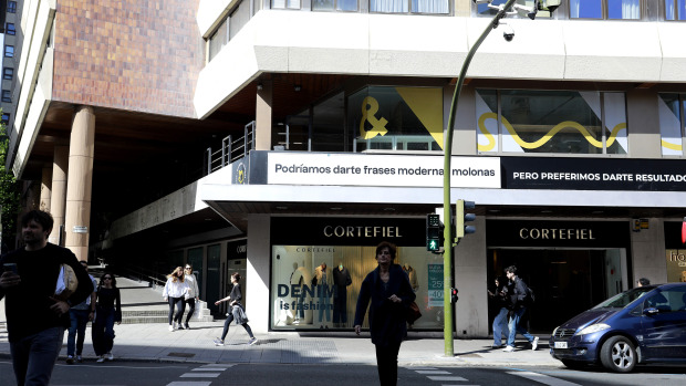 Cortefiel, en una de las esquinas de Juan Flórez