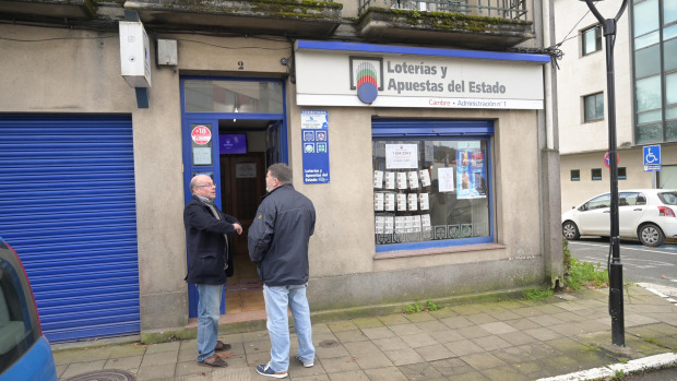 23 diciembre 2023A Coruña.- La Lotería de Navidad reparte alegría y millones en varios puntos de A CoruñaLa alegría llegó a las localidades de Ledoño, Miño, Almeiras, Abegondo y Cambre en forma de décimos del Gordo y de dos Quintos Premios