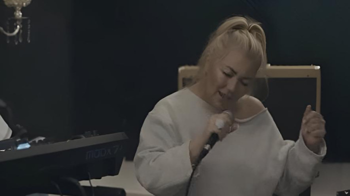 Amaia Montero en el vídeo promocional de La Oreja de Van Gogh
