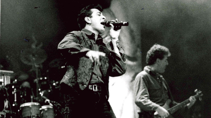 El Último de la Fila en un concierto en el Coliseum en 1995