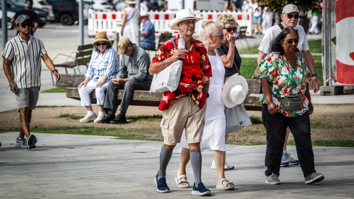 A Coruña se llena de turistas por el eclipse, los cruceros, el Teresa Herrera y las fiestas
