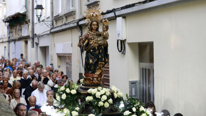 Procesión masiva de la Virgen del Rosario por las calles de la Ciudad Vieja