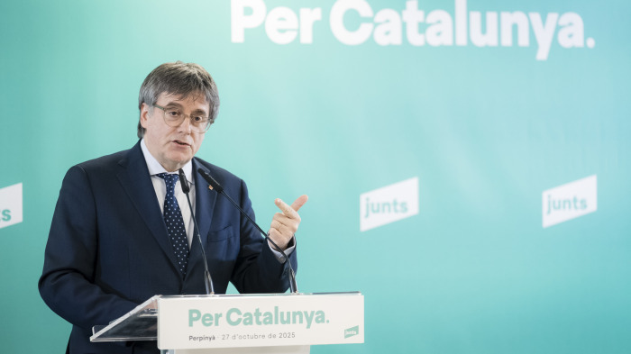 El presidente de JxCat, Carles Puigdemont, este lunes durante una comparecencia ante los medios sin admitir preguntas