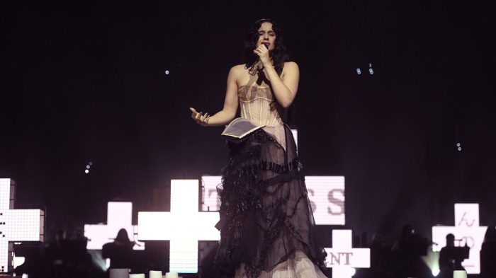 Rosalía, en un momento de su interpretación en Los 40 Music Awards el pasado 7 de noviembre