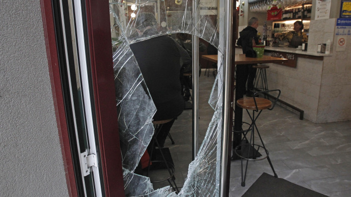 Robo con fuerza en el bar 23, de Ángel Senra de Los Mallos