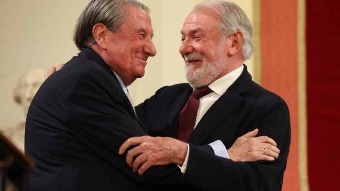 Francisco Vázquez y Jaime Mayor Oreja, en la entrega al exalcalde del premio Foro España en defensa de los valores constitucionales