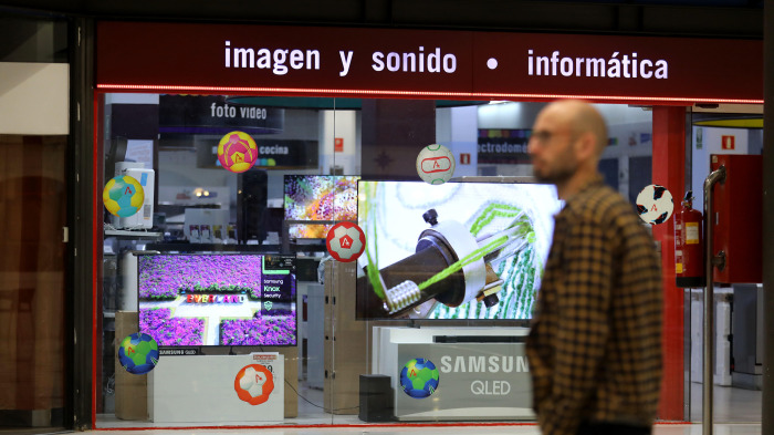 Escaparates de tiendas de electrodomésticos